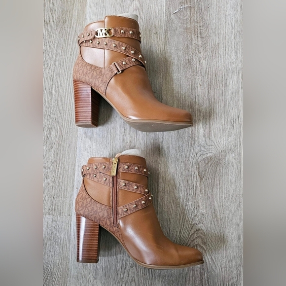 Size 11 MK Kincaid Studded Logo Trim Ankle Boot - Picture 8 of 13